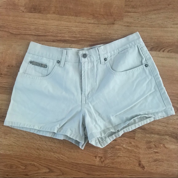 SOLD High Waisted Vintage 90’s L.E.I. Shorts - Picture 2 of 3